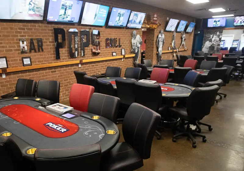 Wnętrze baru Learn Poker Skills